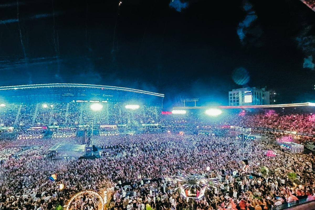 The main stage at Untold at night, the whole field full of people