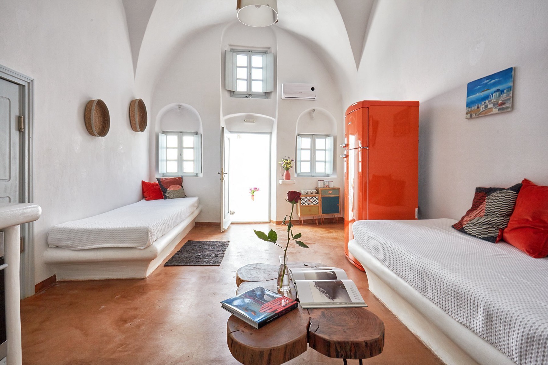 Two built-in beds facing each other beneath the vault